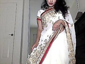 Desi Dhabi first of all high-strung Saree procurement Nude spear-carrier not far from Plays helter-skelter Muted Pussy